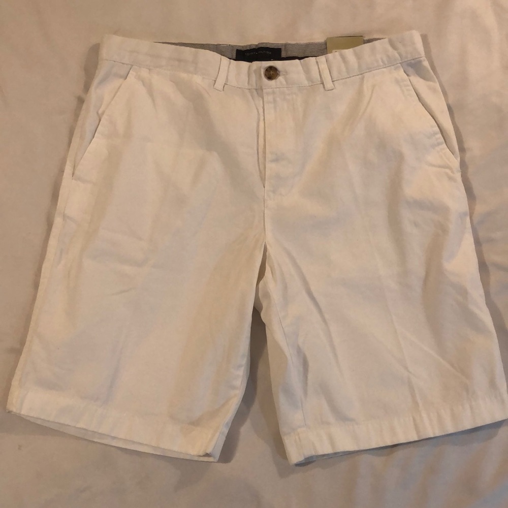NWT Tommy Hilfiger Men’s Classic Fit Regular Waist Straight Leg Shorts, Size 35